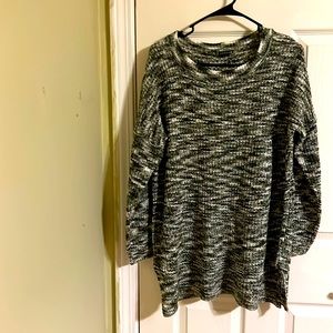 Hannah long sleeve sweater for women with side splits. Size XL
